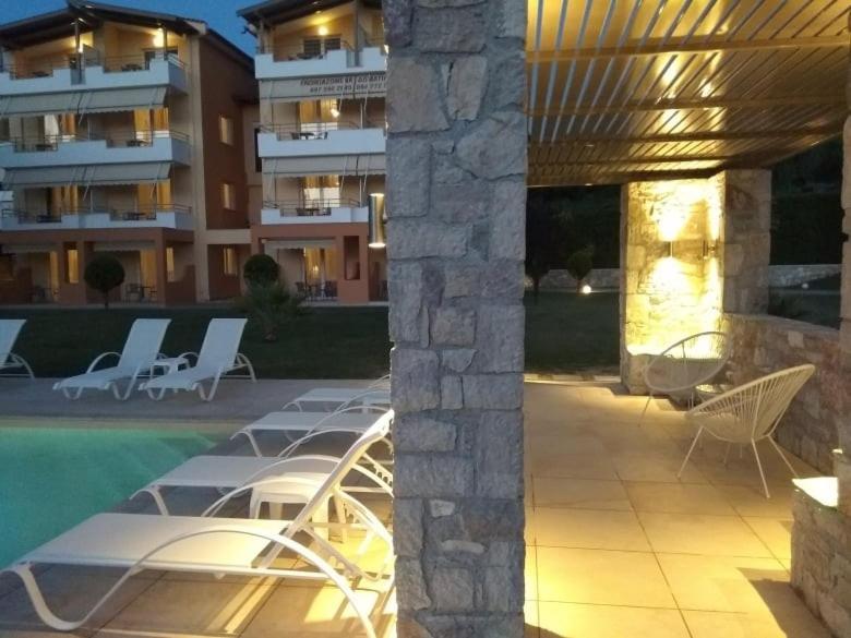 Alex House Aparthotel Zakháro Eksteriør bilde