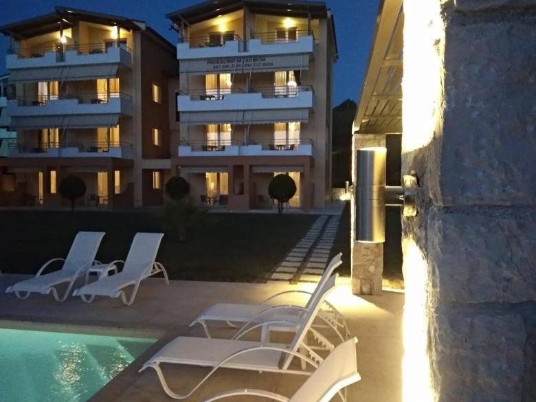 Alex House Aparthotel Zakháro Eksteriør bilde