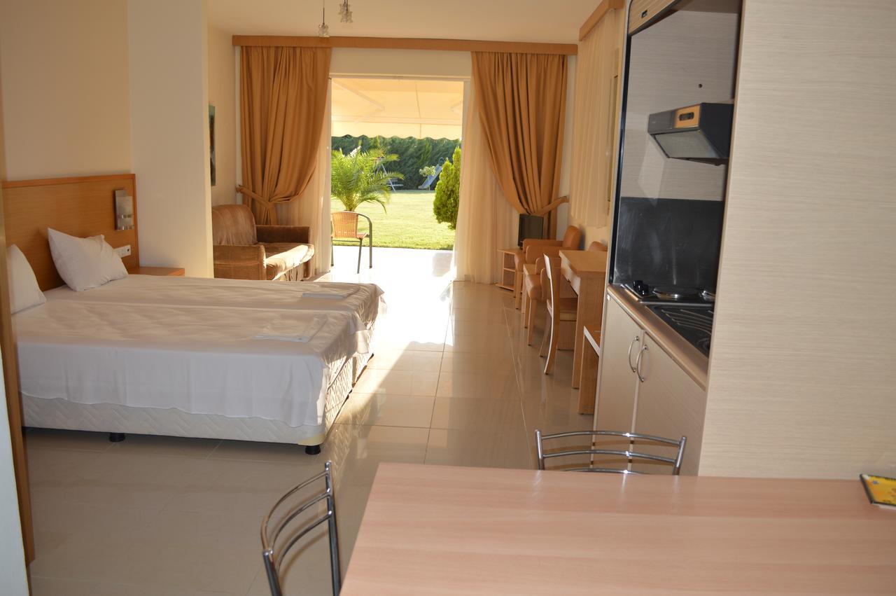 Alex House Aparthotel Zakháro Eksteriør bilde