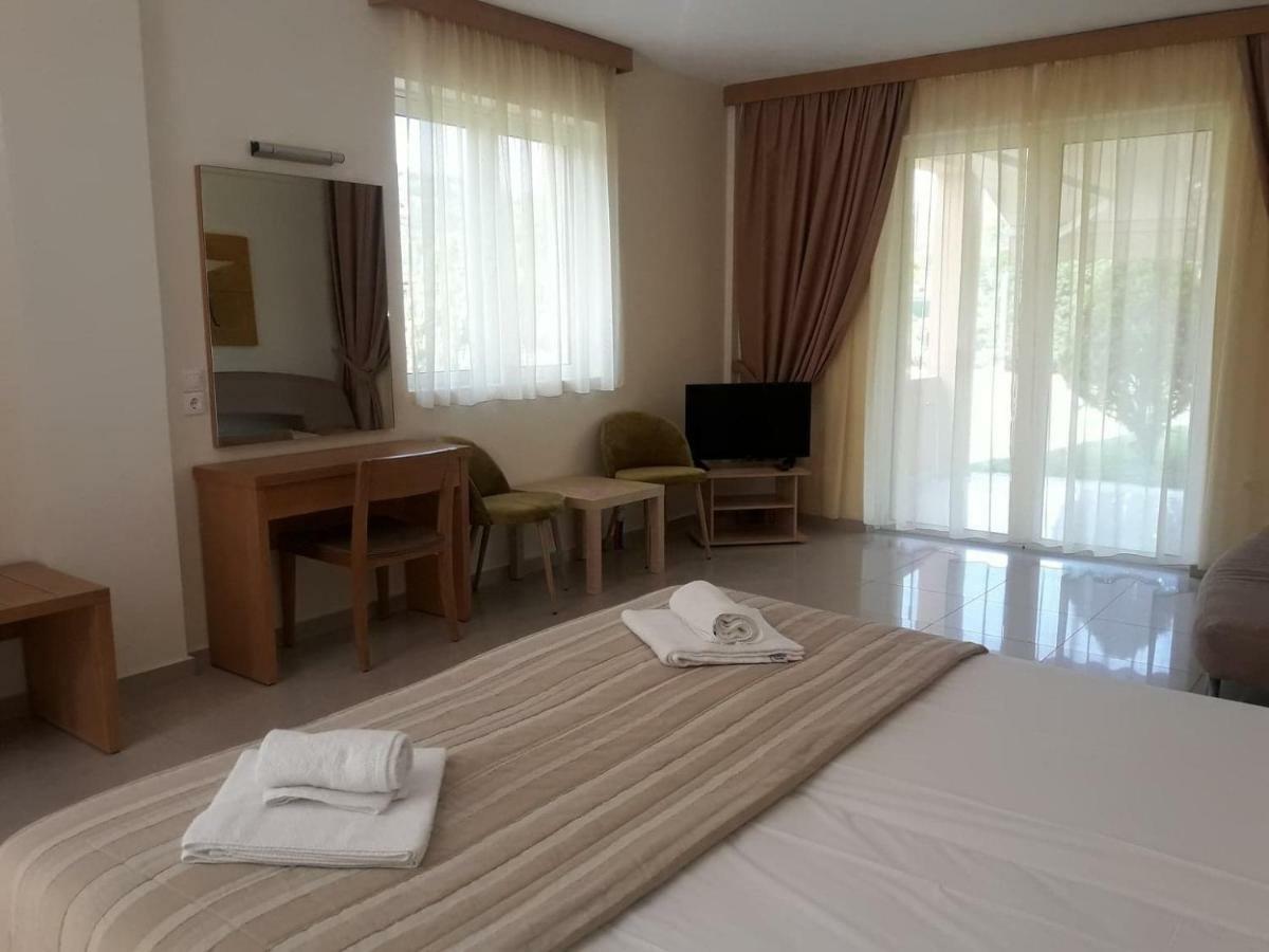 Alex House Aparthotel Zakháro Eksteriør bilde
